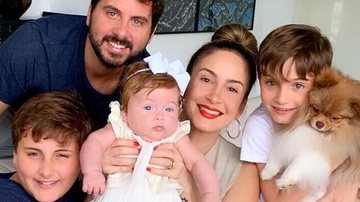 Claudia Leitte com os filhos, o marido e sua cachorrinha - Reprodução/Instagram