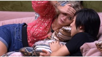 Marcela pensa em ficar com Daniel e desabafa com Pyong - Reprodução/TV Globo