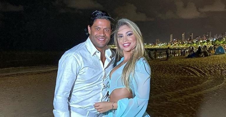 Hulk volta ao Brasil na companhia da nova namorada - Instagram
