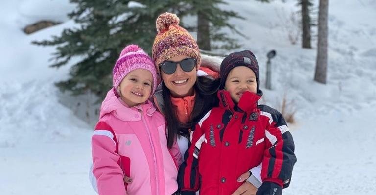 Thais Fersoza durante viagem com os filhos, Melinda e Teodoro - Foto/Instagram