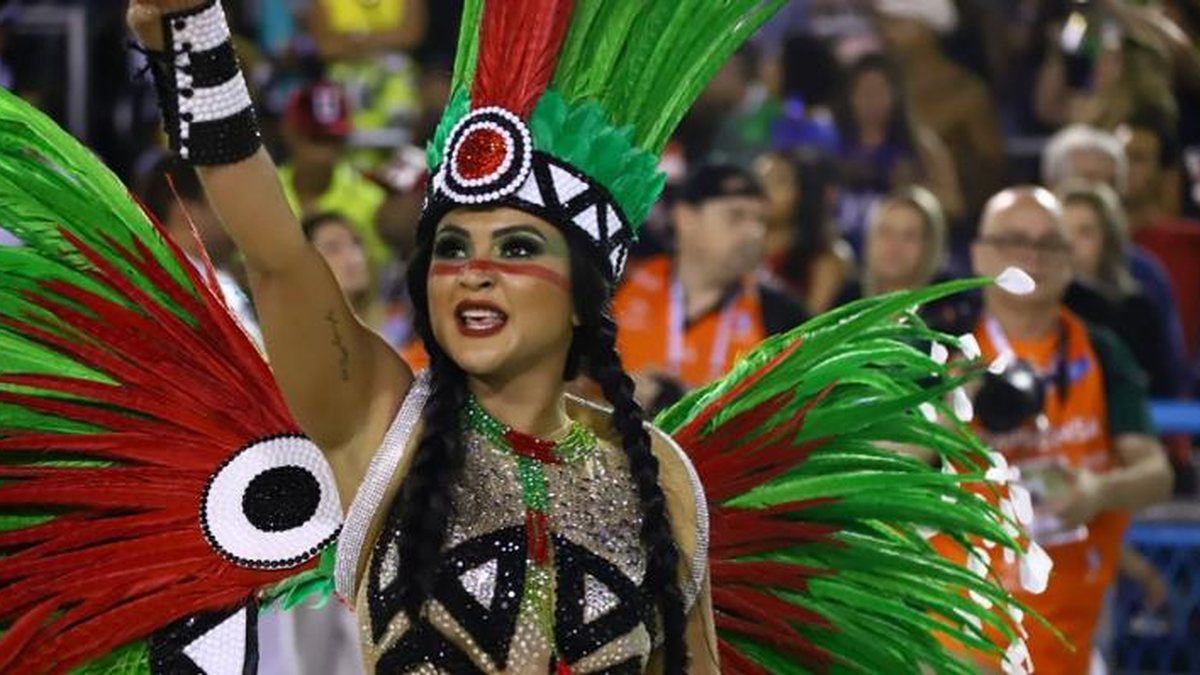 Fantasiada de índia, Mileide Mihaile brilha no desfile da Grande Rio