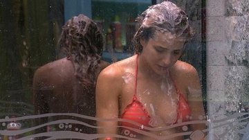 Gabi Martins chora no banho - Reprodução/Globo