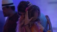 Marcela lembra do ex-namorado e chora no ombro de Daniel - Reprodução/Rede Globo