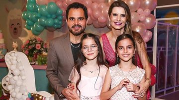 Luciano Camargo e Flávia Fonseca comemoram 10 anos das filhas gêmeas - Manuela Scarpa/Brazil News