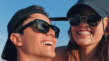 Larissa Manoela e Leo Cidade protagonizam momento romântico na praia - Instagram