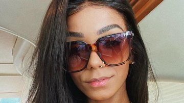 Brunna Gonçalves posa de biquíni durante passeio de lancha - Instagram