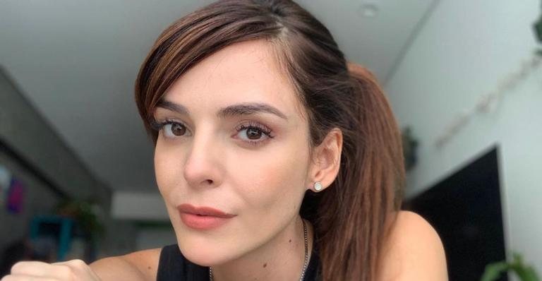 Titi Muller exibe barrigão de 6 meses em ensaio improvisado - Instagram