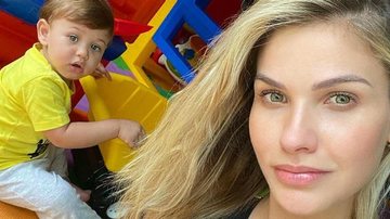 Andressa Suita aparece tomando banho com o filho caçula - Instagram