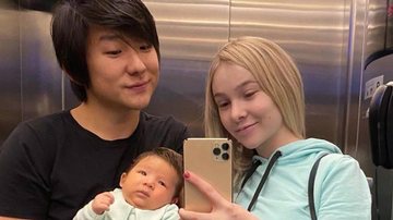 Pyong Lee compartilha clique da esposa dormindo com o filho - Instagram
