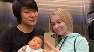 Pyong Lee compartilha clique da esposa dormindo com o filho - Instagram