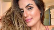 Ex-BBB Carol Peixinho sensualiza com girassóis e impressiona web com corpão - Instagram