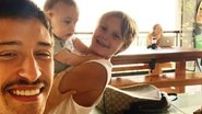 Vinicius Martinez flagra Davi Lucca e Valentin rindo juntos - Instagram
