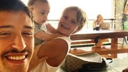 Vinicius Martinez compartilha clique retratando suas manhãs em família - Instagram