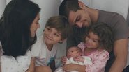 Mariana Uhlmann, esposa de Felipe Simas, mostra filhos cuidando do irmão mais novo, Vicente - Instagram