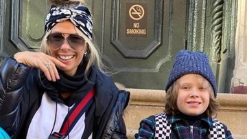 Adriane Galisteu surge de luva e máscara com o filho - Instagram