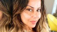 Vivianne Araujo exibe barriga trincada ao surgir de biquíni em clique - Instagram