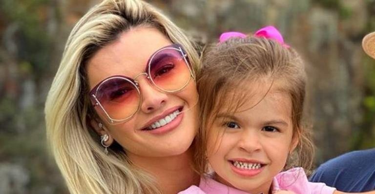 Mirella Santos se diverte ao brincar com a filha, Valentina - Instagram