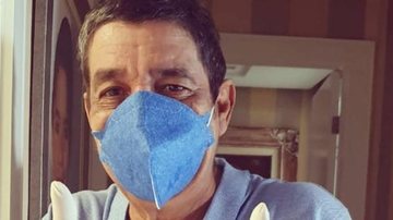 Zeca Pagodinho manda recado ao posar de luva e máscara - Reprodução/Instagram