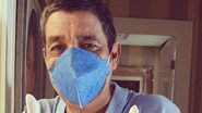 Zeca Pagodinho manda recado ao posar de luva e máscara - Reprodução/Instagram