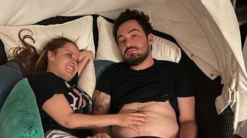 Fernando compartilha imagem de Maiara dormindo em uma posição inusitada - Instagram