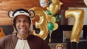 Daniel Alves completa 37 anos e celebra junto com a esposa - Divulgação/Instagram