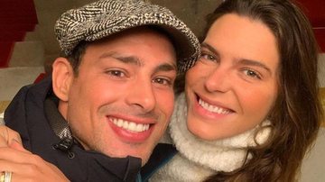 Cauã Reymond surge agarradinho com a esposa e encanta - Instagram