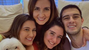 Filha de Fátima Bernardes relembra clique antigo em família - Reprodução/Instagram