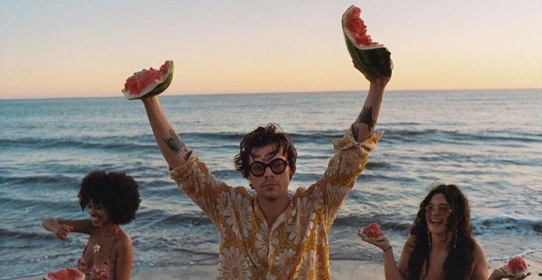Em quarentena, Harry Styles lança clipe de 'Watermelon Sugar' com muita melancia e modelos - Divulgação