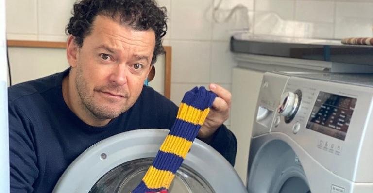 Fernando Rocha pede socorro para lavar roupa e diverte a web - Reprodução/Instagram