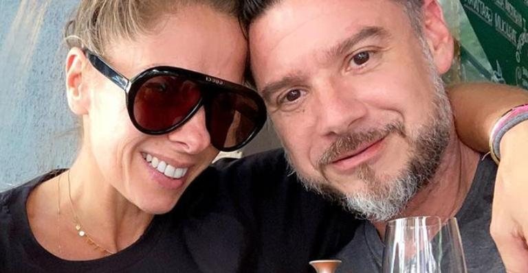 Adriane Galisteu sai para correr acompanhada do marido - Reprodução/Instagram