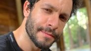 Rainer Cadete surge tomando sol sem camisa e esquenta web - Divulgação/Instagram