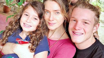 Em celebração ao dia do abraço, Leticia Spiller surge agarrada com os filhos: ''Vale mais que tudo'' - Instagram