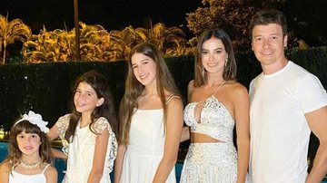 Rodrigo Faro compartilha lindo clique de sua mulher ao lado das três filhas do casal - Instagram