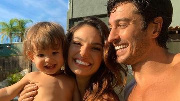 Em quarentena, Isis Valverde encanta ao surgir agarrada com o filho e marido: ''Pacote de amor'' - Instagram