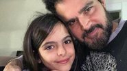 Luciano Camargo surge sendo entrevistado pela filha - Divulgação/Instagram