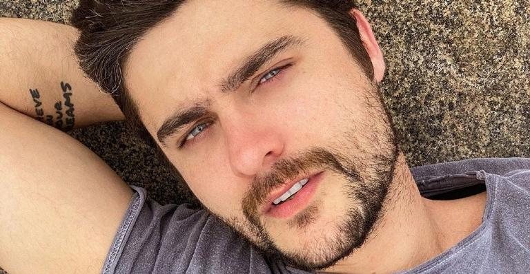 Guilherme Leicam posa sem camisa e arranca elogios na web - Instagram