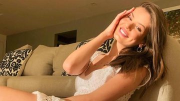 Camila Queiroz surge fazendo yoga e manda mensagem positiva - Reprodução/Instagram
