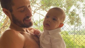 Vinicius Martinez mostra foto tirada pelo filho, Valentin, e brinca: ''Nossa primeira colab'' - Instagram