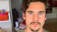 Nicolas Prattes ganha elogios ao treinar em casa sem camisa - Reprodução/Instagram