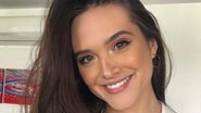 Juliana Paiva impressiona seguidores ao compartilhar registros feitos durante sua sessão de alongamentos - Instagram