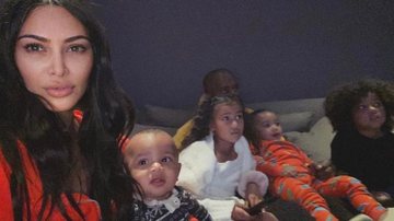 Kim Kardashian encanta ao compartilhar clique dos filhos - Instagram