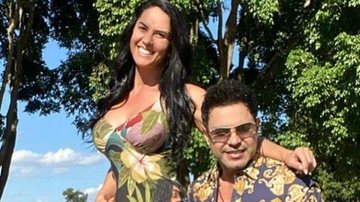 Zezé Di Camargo e Graciele Lacerda surgem sorridentes ao lado de seus cachorros - Instagram