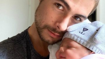 Rafa Vitti posa mostrando a língua com filha, Clara Maria e brinca: ''Primeiro passo pra rebeldia'' - Instagram