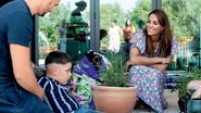 Carismática e atenciosa, Kate conversa com pais e filhos atendidos no local - Getty Images