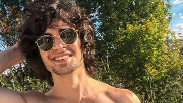 Fiuk posa sem camisa e reflete: ''Sorriso pode mudar tudo'' - Reprodução/Instagram