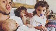Felipe Simas posta clique fofíssimo dos três filhos - Reprodução/Instagram
