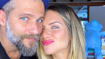 Casal de atores recebeu o novo herdeiro nos braços - Divulgação/Instagram