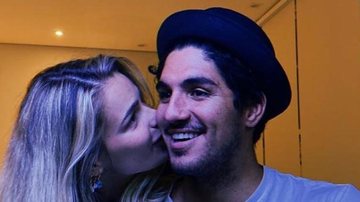 Gabriel Medina abraça a namorada, Yasmin Brunet em lindo registro romântico - Reprodução/Instagram