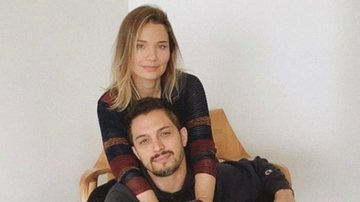 Romulo Estrela surge ao lado da esposa usando o mesmo look - Reprodução/Instagram