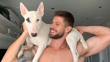 Jonas Sulzbach aparece em clique divertido com seu cachorro - Reprodução/Instagram